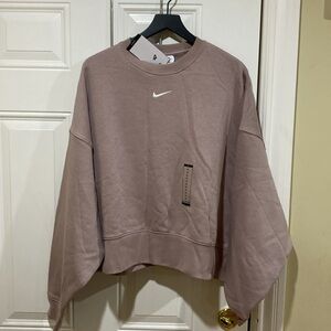 New with tag Nike pullover sweater sweatshirt
